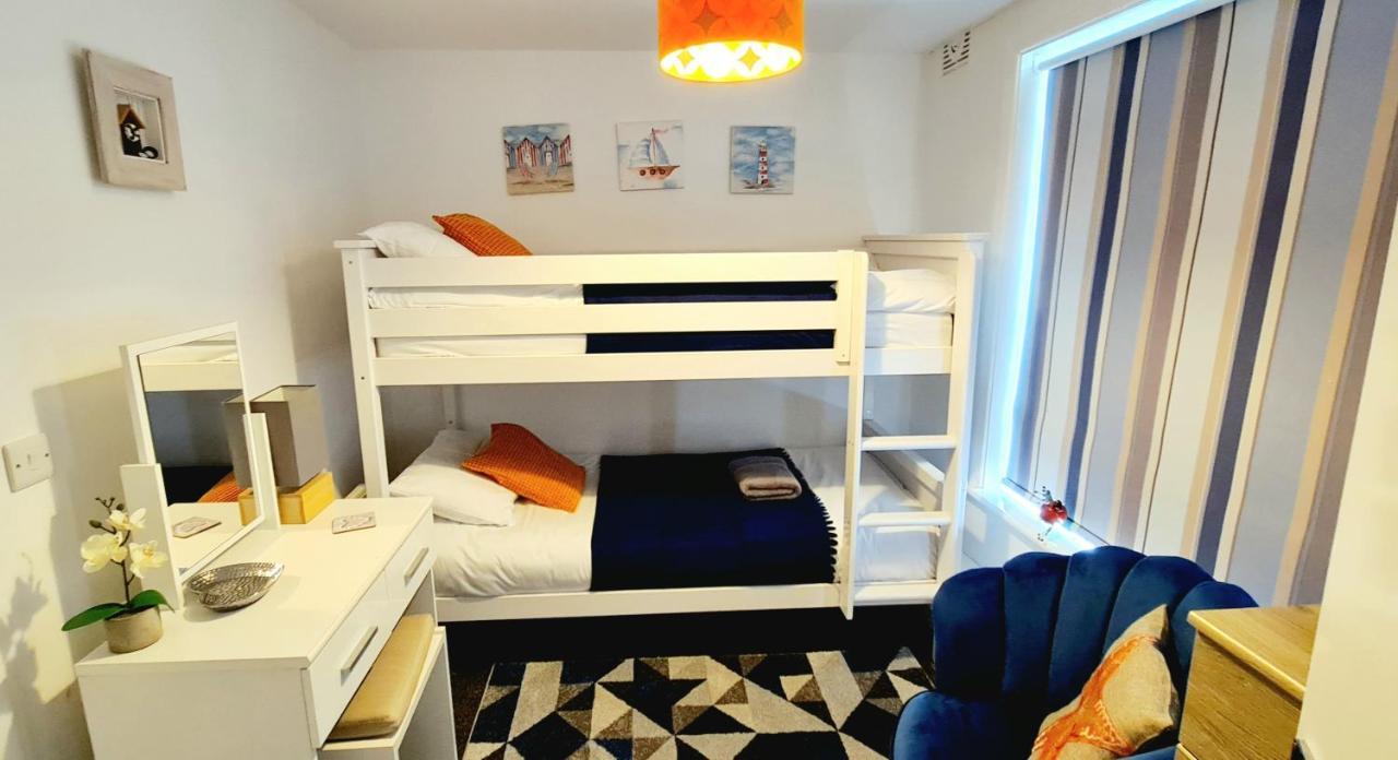 Sea Breeze, 2 Bdr With En-Suites, Private Parking, Internet- Sleeps 4 Ppl Bournemouth Luaran gambar